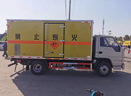 彰武爆破器材运输车工人安全操作规范与智能技术保障